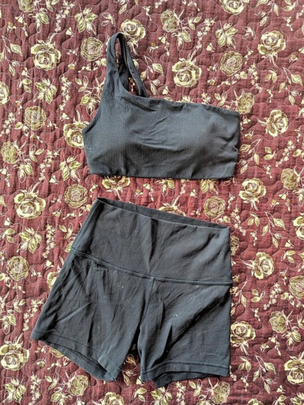 Lulemon Matching Set Black Shorts & Bra Top Size 6